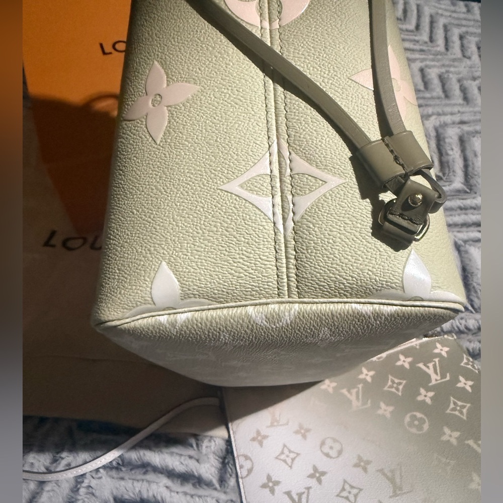 Louis Vuitton Limited Edition “Spring In The City” Khaki MM - Picture 8 of 14